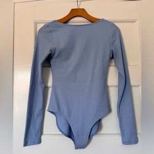 girlfriend collective - ribbed athletic bodysuit in dream (light blue)